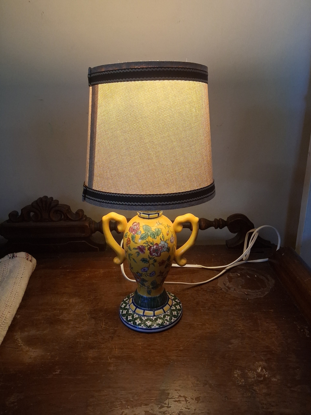 Vintage Chinese Vase/Urn Table Lamp